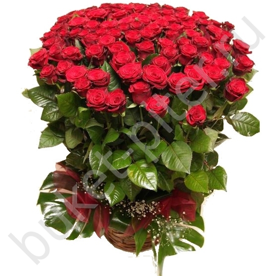 Корзина с красными розами