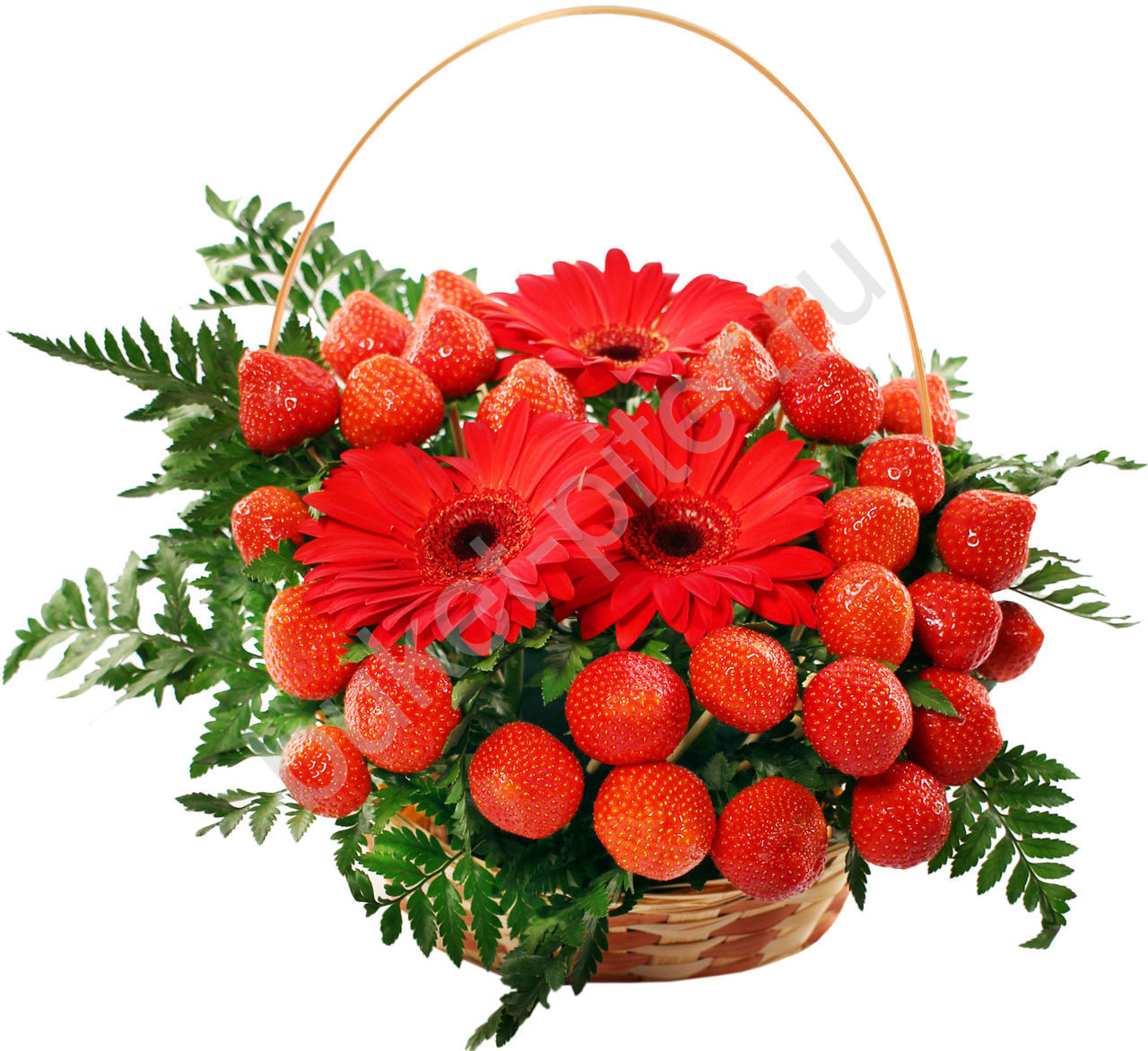 Корзина с Красными Герберами и Клубникой