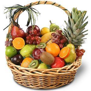 Фруктовая корзина (виноград, ананас, апельсины и др)