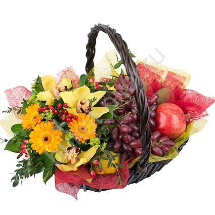 Фруктовая корзина (виноград, яблоки, киви и др)