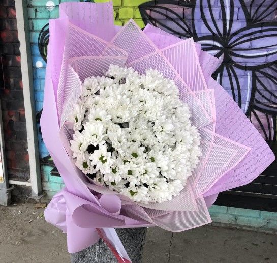 Букет Гигант из Хризантем Бакарди в Сиреневой упаковке
